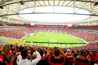 Torcida do Flamengo em jogo contra o Corinthians pelo Brasileirão.