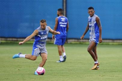  PORTO ALEGRE, RS, BRASIL, 22/02/2018 - Treino do Grêmio que ocorreu nesta tarde de terça feira. Na foto: Arthur, Jailson. (FOTOGRAFO: ANDERSON FETTER / AGENCIA RBS)