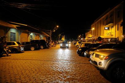  CAXIAS DO SUL, RS, BRASIL, 13/01/2017 - Primeiro dia da nova operação Balada segura, na região próximo a estação férrea, em São Pelegrino. A ação contou com a Brigada Militar, Guarda Municipal, polícia Federal e o o Trânsito. Houve blitz e os condutores tiveram que fazer o teste do bafômetro. (Marcelo Casagrande/Agência RBS)