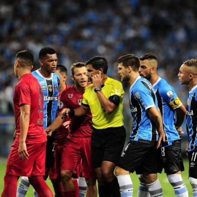  PORTO ALEGRE, RS, 21.02.2018. Grêmio enfrenta o Independiente na Arena no jogo de volta da Recopa Sul-Americana em Porto Alegre.(FOTOGRAFO: ANDRÉ ÁVILA / AGENCIA RBS)