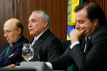  (BrasÃ­lia - DF, 05/12/2016) Presidente Michel Temer acompanhado do Ministro da Fazenda Henrique Meirelles e do Presidente da CÃ¢mara dos Deputados, Rodrigo Maia durante reuniÃ£o com LÃ­deres da Base Aliada na CÃ¢mara e no Senado.Foto: Beto Barata/PR