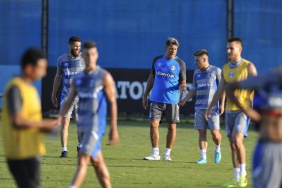  PORTO ALEGRE, RS, BRASIL, 23-02-2018. Grêmio treina no CT Luiz Carvalho. Na foto: Renato Gaúcho, Marcelo Oliveira  e demais jogadores (ANDRÉ ÁVILA/AGÊNCIA RBS)