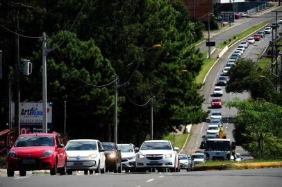  CAXIAS DO SUL, RS, BRASIL, 26/02/2018. Motoristas do aplicativo Uber protestam sobre votação da o Projeto de Lei da Câmara 28/2017, a PLC 28/2017, que regulamenta o exercício da profissão. (Diogo Sallaberry/Agência RBS)