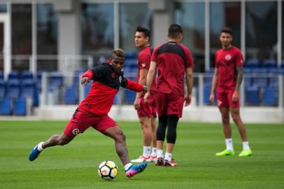 Meia Miller Bolaños em treino do Xolos Tijuana