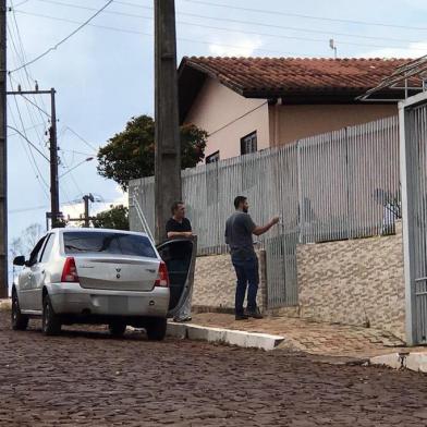  BOA VISTA DAS MISSÕES - 26/02/2018 - Polícia faz diligência na casa de Pedro, o irmão de Paulo Ivan Landfeldt, marido da contadora desaparecida. (Isadora Neumann/Agência RBS)