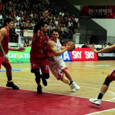  CAXIAS DO SUL, RS, BRASIL 27/02/2018Caxias Basquete x Basquete Cearense, jogo válido pelo NBB disputado no ginásio do Vascão. (Marcelo Casagrande/Agência RBS)