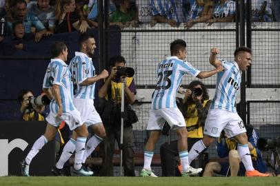 Argentinas Racing Club forward Lautaro Martinez (R) celebrates after scoring the teams second goal against Brazils Cruzeiro during the Copa Libertadores 2018 Group E first leg football at Juan Domingo Peron stadium in Buenos Aires, Argentina, on February 27, 2018. / AFP PHOTO / JUAN MABROMATA