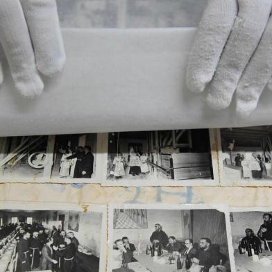  CAXIAS DO SUL, RS, BRASIL.  (27/02/2018). Museu dos Capuchinhos, sob orientação de frei Celso Bordignon, executa projeto de restauração de fotografias antigas. (Roni Rigon/Pioneiro).