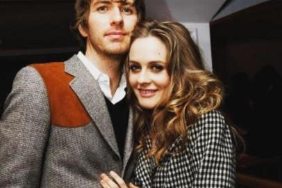 Alicia Silverstone e Christopher Jarecki anunciaram separação após 20 anos de relacionamento.