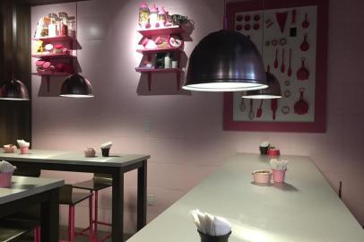 Pink Velvet Bakery, na Rua Venâncio Aires, em Porto Alegre (RS).