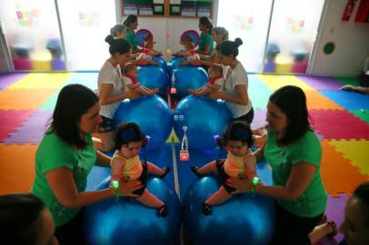  PORTO ALEGRE, RS, BRASIL, 26/02/2018 - Academia de ginástica para bebês. (FOTOGRAFO: LAURO ALVES / AGENCIA RBS)