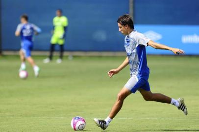  PORTO ALEGRE, RS, BRASIL - Treino do Grêmio no CT do clube. Geromel.