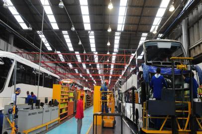  CAXIAS DO SUL, RS, BRASIL (07/07/2015) Marcopolo 2015. Empresa Marcopolo investe em tecnologia para produzir ônibus, cujos veículos são exportados para mais de cem países.    (Roni Rigon/Pioneiro)