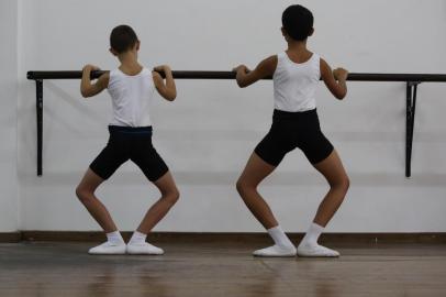  JOINVILLE, SC, BRASIL,  01-03-2018. Primeiros dias de Brian, adolescente de Canoas, no Balé Bolshoi. (TADEU VILANI/AGÊNCIA RBS)