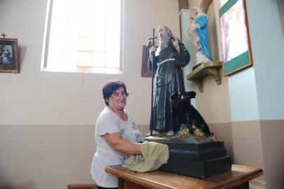  CAXIAS DO SUL, RS, BRASIL (01/03/2018) LInha 40 em Festa Religiosa. Comunidade organiza festa de Santo Antão na capela da Nossa Senhora das Neves, Linha 40. Paroquianas limpam a igreja e a imagem de Santo Antão. (Roni Rigon/Pioneiro).