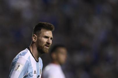 Argentinas Lionel Messi is pictured during the 2018 World Cup qualifier football match against Peru in Buenos Aires on October 5, 2017. / AFP PHOTO / Juan MABROMATA