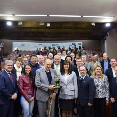 Última visita do empresário Raul Randon à Câmara de Vereadores, em maio de 2017, em homenagem do Legislativo ao Projeto Florescer.