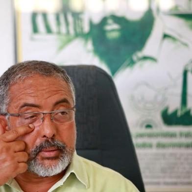  CANOAS, RS, BRASIL - 11-01-2016- Paulo Paim faz reunião de decisão sobre saída do PT com apoiadores, em Canoas (FOTO: CARLOS MACEDO/AGÊNCIA RBS)