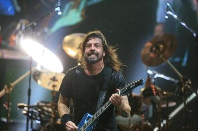  PORTO ALEGRE, RS, BRASIL, 04.03.2018. Foo Fighters e Queens of the Stone Age fazem defesa ao rock no Beira-Rio. As duas bandas se apresentaram na Capital. Na foto: Show da banda Foo Fighters. (Foto: ANDRÉ ÁVILA/Agência RBS)