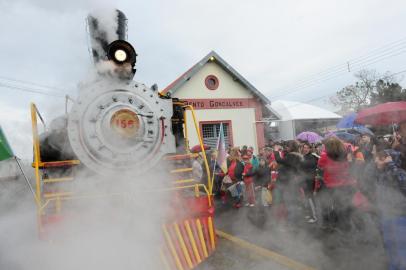  BENTO GONÇALVES, RS, BRASIL (09/07/2016). Maria Fumaça em Bento Gonçalves 2016. Maria Fumaça defronte a estação férrea em Bento Gonçalves. (Roni Rigon/Pioneiro)