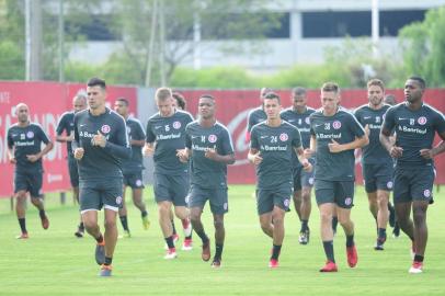 Jogadores do Inter treinam no CT Parque Gigante 