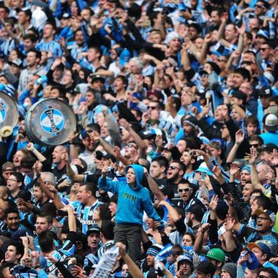 Porto Alegre/RS - BRASIL - 10/07/2016 - Campeonato Brasileiro 2016. A equipe do Grêmio recebeu o Figueirense, na Arena, em jogo válido pela 14ª rodada do Brasileirão 2016. O time gaúcho venceu por 2 a 1, com gol de Bobô nos acréscimos do 2º tempo. Foto: Diego Vara/Agência RBS