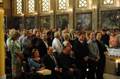  CAXIAS DO SUL, RS, BRASIL (05/03/2018) Raul Anselmo Randon. Cerimônia religiosa na Igreja São Pelegrino reúne milhares de amigos que dão adeus ao  empresário Raul Randon. NA FOTO, A PRESENÇA DO GOVERNADOR JOSÉ IVO SARTORI E O  PREFEITO DANIEL GUERRA. (Roni Rigon/Pioneiro).