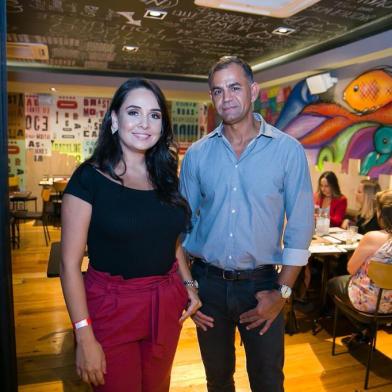  PORTO ALEGRE, RS, BRASIL.01-03-2018. Gaby Muñoz e Fernando Reis, realizador do Restaurant Week.  Lançamento da 11ª edição do Restaurant Week acontece no restaurante Vila.  (FOTO ANDRÉA GRAIZ/AGÊNCIA RBS).Indexador: Andrea Graiz