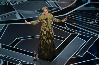 90th Annual Academy Awards - ShowHOLLYWOOD, CA - MARCH 04: Actor Frances McDormand accepts Best Actress for Three Billboards Outside Ebbing, Missouri onstage during the 90th Annual Academy Awards at the Dolby Theatre at Hollywood & Highland Center on March 4, 2018 in Hollywood, California.   Kevin Winter/Getty Images/AFPLocal: HollywoodIndexador: KEVIN WINTERFonte: GETTY IMAGES NORTH AMERICAFotógrafo: STF