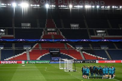  Real Madrids players take part in a training session at the Parc des Princes stadium in Paris on March 5, 2018 on the eve of their Champions League football match against Paris Saint Germain (PSG). / AFP PHOTO / FRANCK FIFEEditoria: SPOLocal: ParisIndexador: FRANCK FIFESecao: soccerFonte: AFPFotógrafo: STF