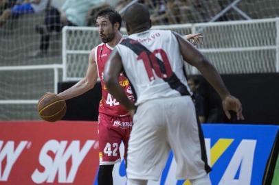  Com grande atuação, Caxias Basquete derrotou o Vasco, fora de casa, pelo NBB 10.