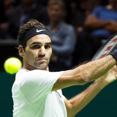 Roger Federer of Switzerland plays a backhand return to Philipp Kohlschreiber of Germany during their second round singles match for the ABN AMRO World Tennis Tournament in Rotterdam on February 15, 2018.  / AFP PHOTO / ANP / Koen Suyk / Netherlands OUT