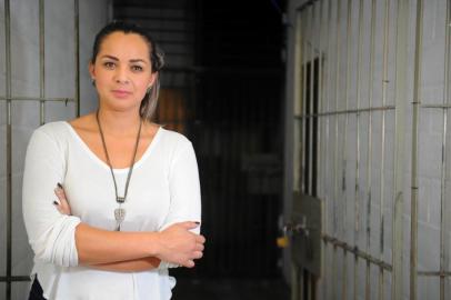  CAXIAS DO SUL, RS, BRASIL 07/03/2018Um ano e sete meses após a interdição do Instituto Penal, o regime semiaberto segue sem uma definição em Caxias do Sul. Sem as reformas apontadas na decisão judicial ou o número necessário de tornozeleiras eletrônicas, hoje, a cidade tem 387 apenados cumprindo pena em prisão domiciliar sem qualquer tipo de vigilância. Na foto: delegada regional Marta Eliane Marim Bitencourt, chefe da 7ª Delegacia Penitenciária Regional (7ª DPR), que tem sede em Caxias do Sul. (Felipe Nyland/Agência RBS)