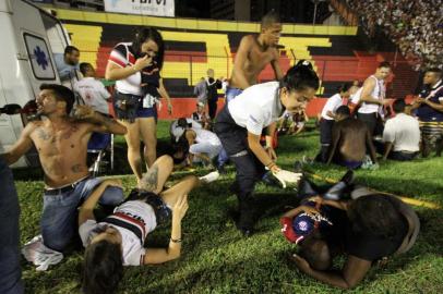 SPORT E SANTA CRUZPE - SPORT-SANTA-CRUZ - ESPORTES - Confusão entre o Batalhão de Choque e a torcida do Santa Cruz durante a partida entre Sport e Santa Cruz, válida pelo Campeonato Pernambucano 2018, no Estádio da Ilha do Retiro no Recife (PE), nesta quarta-feira (07). 07/03/2018 - Foto: MARLON COSTA/FUTURA PRESS/FUTURA PRESS/ESTADÃO CONTEÚDOEditoria: ESPORTESLocal: RECIFEIndexador: MARLON COSTAFotógrafo: FUTURA PRESS