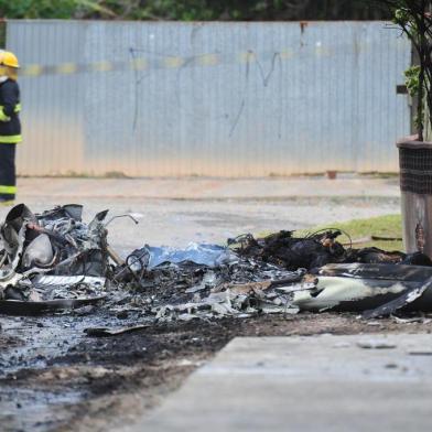  Três pessoas morrem após queda de helicóptero em JoinvilleAcidente aconteceu por volta das 15h45 na zona Sul. Uma quarta vítima foi resgatada com vida