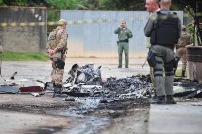  JOINVILLE,SC,BRASIL,08-03-2018.Queda de helicoptero deixa três óbitos em Joinville,fata aconteceu na Servidão Adenilda Roeder,bairro Paranaguamirim (zona Sul).(Foto:Salmo Duarte/A Notícia)