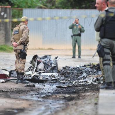  JOINVILLE,SC,BRASIL,08-03-2018.Queda de helicoptero deixa três óbitos em Joinville,fata aconteceu na Servidão Adenilda Roeder,bairro Paranaguamirim (zona Sul).(Foto:Salmo Duarte/A Notícia)