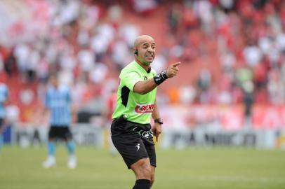  O primeiro dos dois Gre-Nais valendo o título do Gauchão 2011 no estádio Beira-Rio.Árbitro Jean Pierre Gonçalves Lima