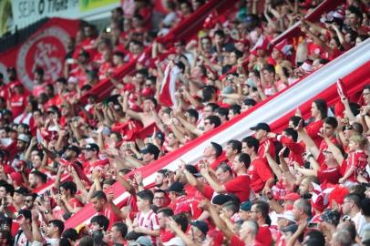 Inter enfrenta o Criciúma no Estádio Heriberto Hülse, pela 31ª rodada do Brasileirão Série B. Torcida colorada