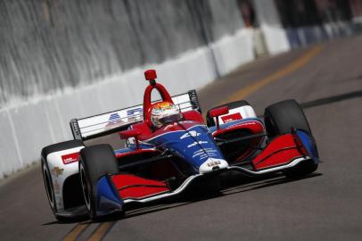 O piloto Matheus Leist, da equipe A.J. Foyt, em treino da Fórmula-Indy na ruas de São Petersburgo, na Flórida, nos EUA.