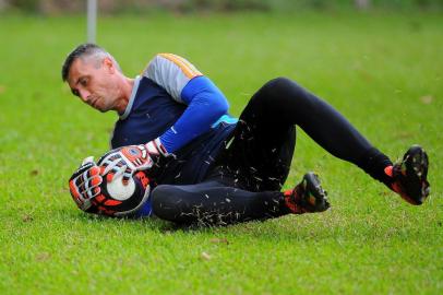  BENTO GONÇALVES, RS, BRASIL 27/02/2018Esportivo de Bento Gonçalves se prepara para a Divisão de Acesso do Gauchão 2019. Na Foto: O goleiro Luiz Muller.(Felipe Nyland/Agência RBS)