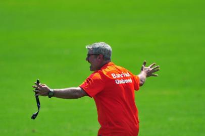 PORTO ALEGRE, RS, BRASIL, 08-11-2017. Inter treina no CT Parque Gigante e, após, o time apresentou Patrick. Na foto, o técnico Odair Hellmann. (FOTO FÉLIX ZUCCO/AGÊNCIA RBS, Editoria de Esportes)