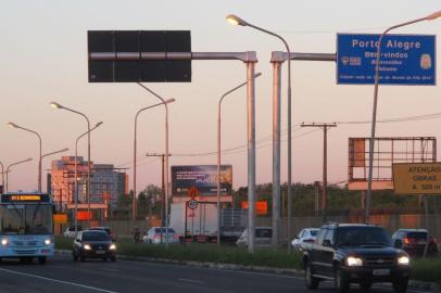  Porto Alegre tem trânsito intenso no início desta segunda-feira.