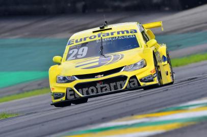 De volta a Interlagos, onde Daniel Serra conquistou seu primeiro título na Stock Car no ano passado, o atual campeão da Stock Car cravou a primeira pole position da temporada 2018 junto com seu convidado, João Paulo Oliveira, para a Corrida de Duplas