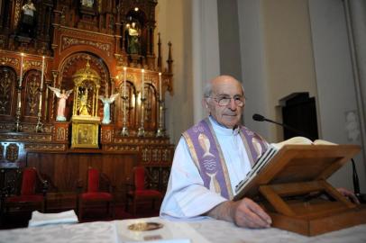  CAXIAS DO SUL, RS, BRASIL, 09/03/2018 - Após 25 anos de sacerdócio , Padre Nivaldo deixa a paróquia de Nossa Senhora de Lourdes. Ele vai atuar apenas como pároco emérito. (Marcelo Casagrande/Agência RBS)