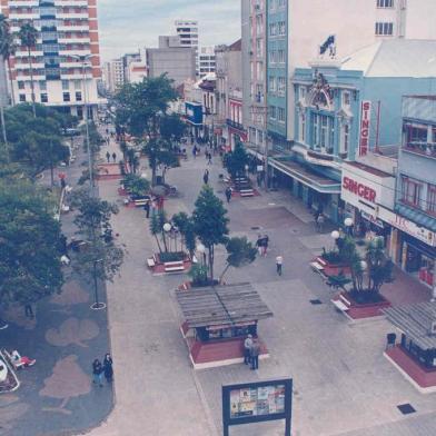 Calçadão da Praça Dante Alighieri em 1997.