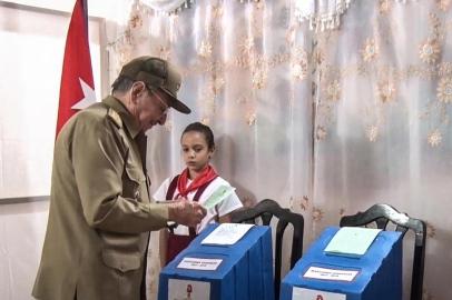 TV grab taken form Cuban Television on March 11, 2018, showing Cuban President Raul Castro (L) casting his vote at a polling station in Santiago de Cuba Province during an election to ratify a new National AssemblyCubans vote to ratify a new National Assembly on Sunday, a key step in a process leading to the election of a new president, the first in nearly 60 years from outside the Castro family. The new members of the National Assembly will be tasked with choosing a successor to 86-year-old President Raul Castro when he steps down next month. / AFP PHOTO / CUBAN TELEVISION / HO / RESTRICTED TO EDITORIAL USE - MANDATORY CREDIT AFP PHOTO / CUBAN TELEVISION / HO - NO MARKETING NO ADVERTISING CAMPAIGNS - DISTRIBUTED AS A SERVICE TO CLIENTS