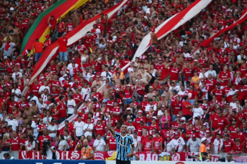 Jogador do Grêmio de R$ 560 milhões marca 2 gols no Inter e dá show no  Beira-Rio