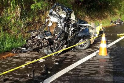  Acidente mata duas pessoas na RS-240, em Capela de Santana