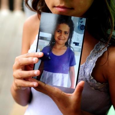  CAXIAS DO SUL, RS, BRASIL, 11/03/2018. Nayara Soares Gomes, 7 anos, está desaparecida desde sexta-feira em Caxias do Sul. Ela saiu de casa no loteamento Monte Carmelo, para ir à escola, onde não chegou e também não foi mais vista. (Diogo Sallaberry/Agência RBS)